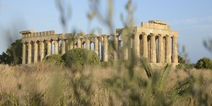 Il tempio C di Selinunte. La cantina Settesoli sostiene il Parco Archeologico con una raccolta fondi